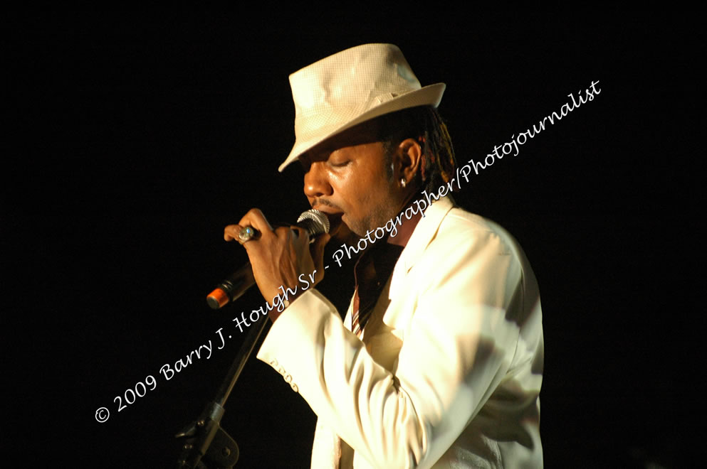 Da'ville @ Reggae Sumfest 2009 - International Night 2 - Reggae Sumfest 2009,Catherine Hall, Montego Bay, St. James, Jamaica W.I. - Saturaday, July 25, 2009 - Reggae Sumfest 2009, July 19 - 25, 2009 - Photographs by Net2Market.com - Barry J. Hough Sr. Photojournalist/Photograper - Photographs taken with a Nikon D70, D100, or D300 - Negril Travel Guide, Negril Jamaica WI - http://www.negriltravelguide.com - info@negriltravelguide.com...!